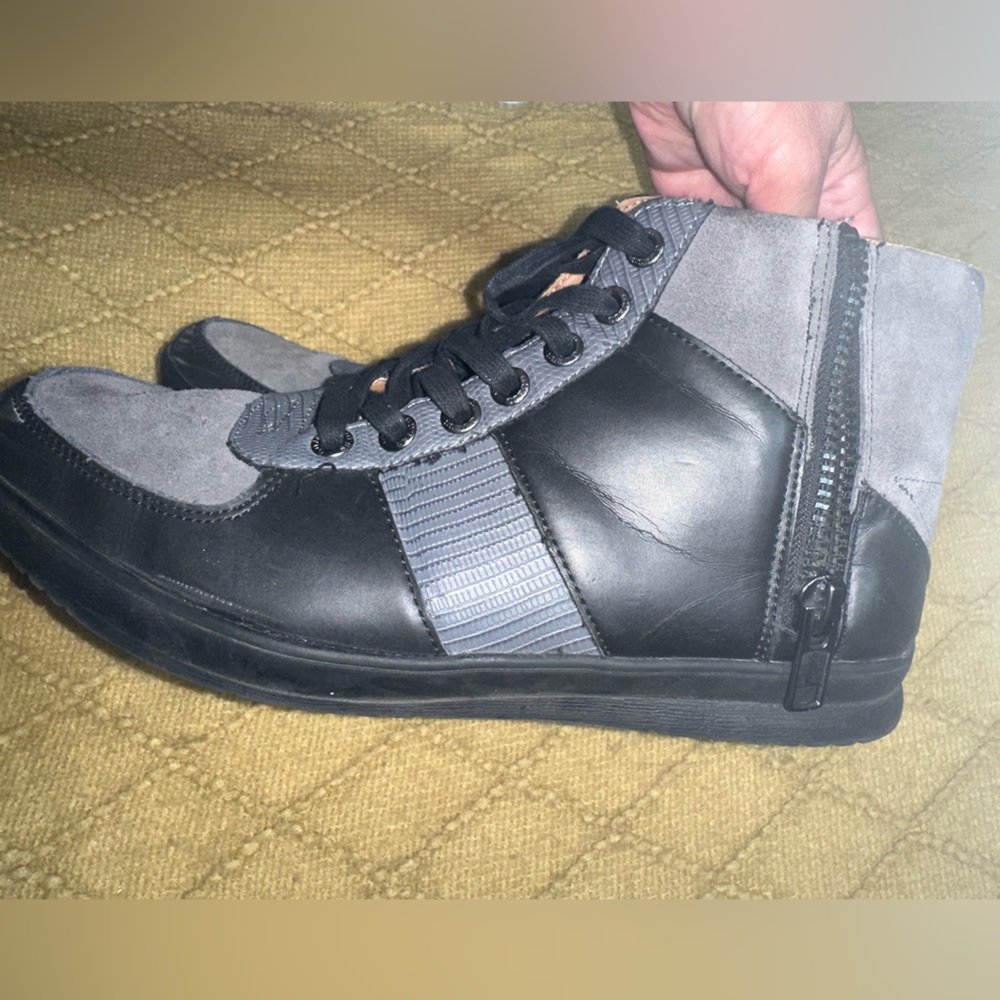 Guess men’s shoes